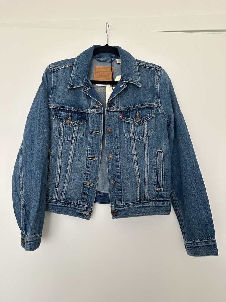 NWT Levi’s Women’s Original Trucker Jacket Size Small - Medium Wash Blue Denim