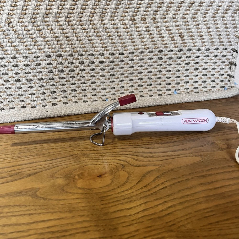 Vidal Sassoon White Red Curling Iron 1/2” Silver Barrel Model #VS-143