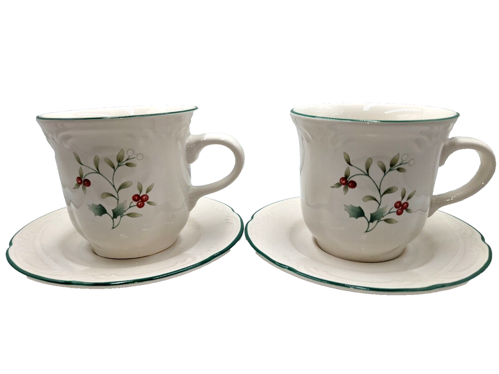 Pfaltzgraff Winterberry Tea Coffee Cups Mugs & Saucers Christmas Set of 2 USA