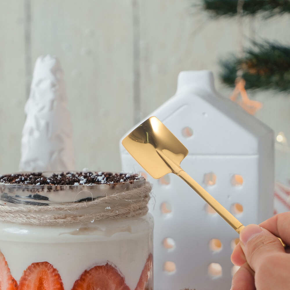 20 Vintage Style Cupcake Liners with Shovel Dessert Spoon Extended Handle