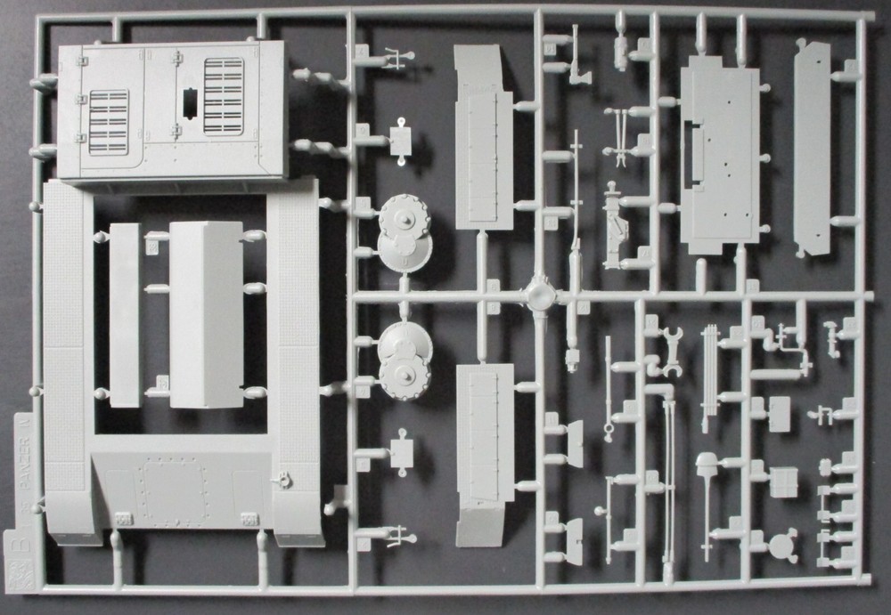 1/35 Scale Cyber Hobby Brummbar Late Version - Parts Tree B Kit 9117  -image