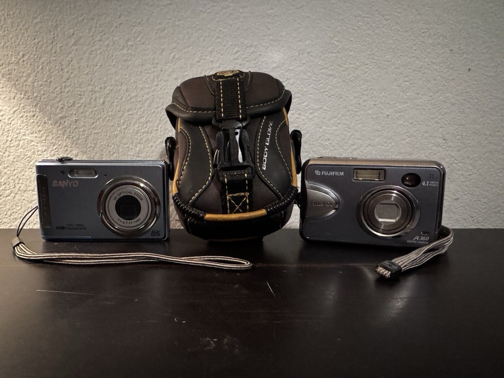 Sanyo VPC T850 Fujifilm FinePix A360 8.1MP 4.1MP Compact Camera