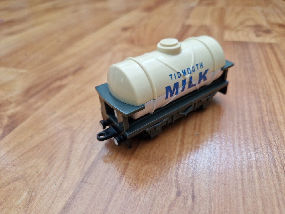 RARE DEAGOSTINI THOMAS & FRIENDS COLLECTION - TIDMOUTH MILK TANKER