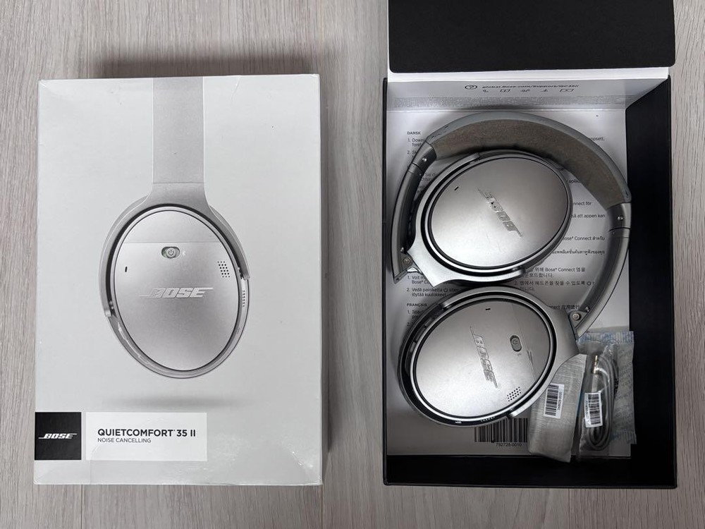 Bose QuietComfort 35 II Wireless Headphones in Sleek Silver
