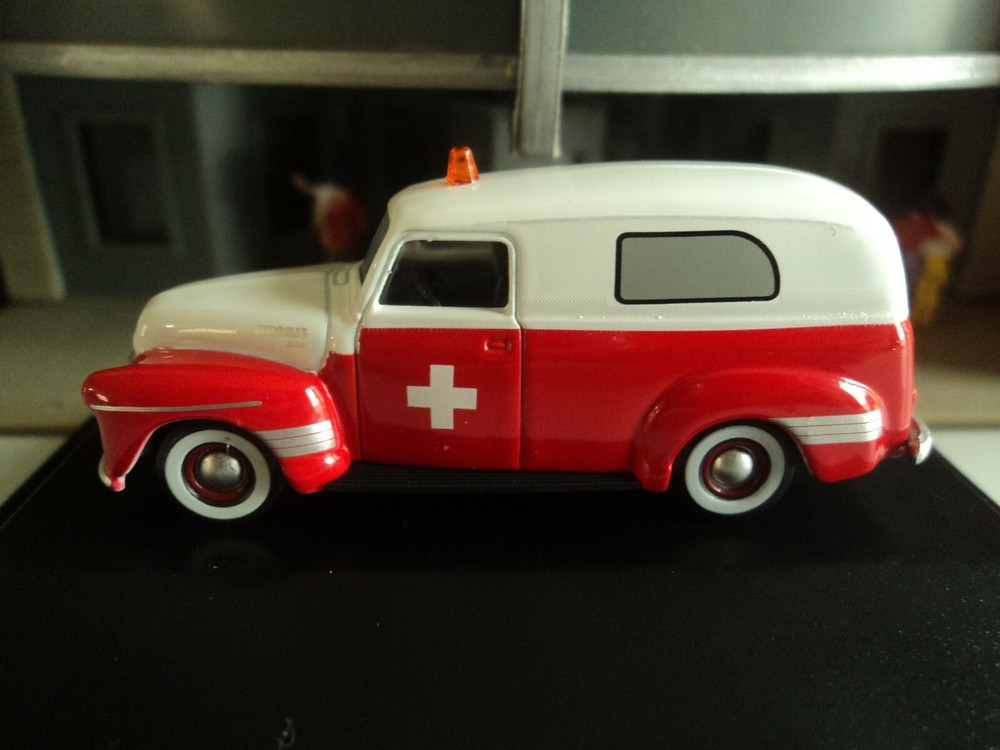 Oxford 1/87 HO diecast 1950 Chevy Panel Van Ambulance GM model  