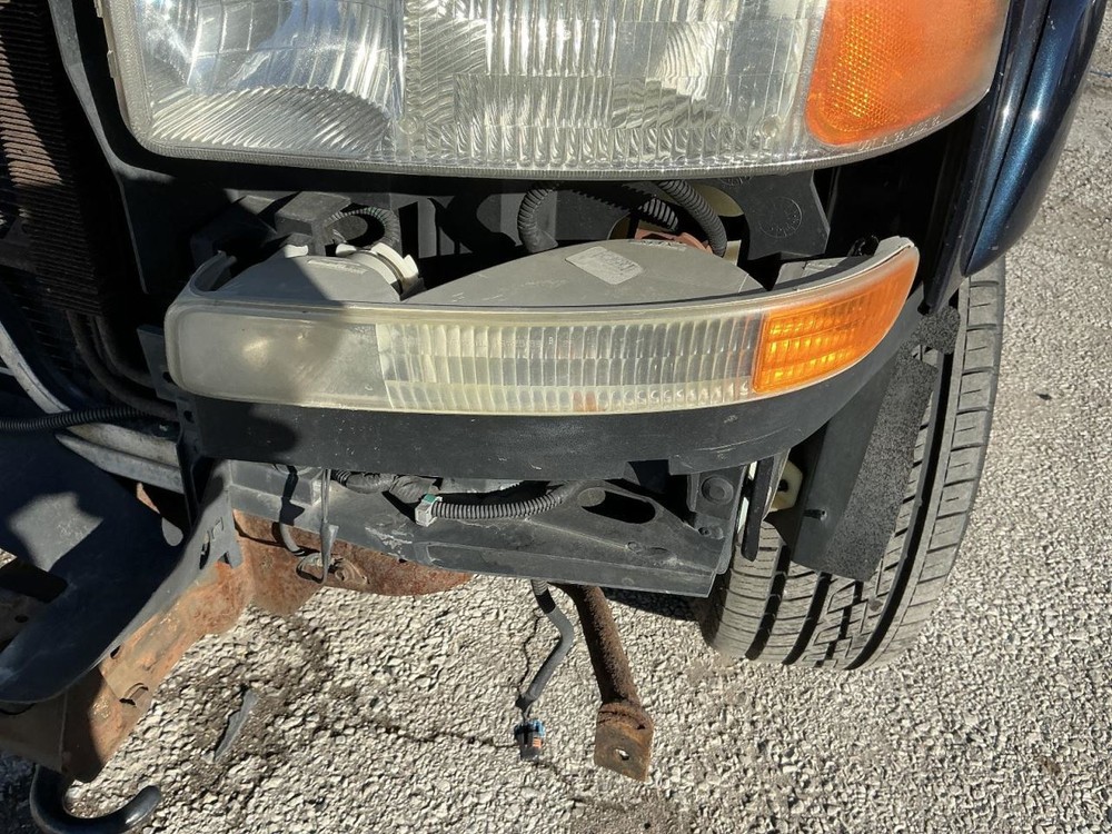 Driver Corner/Park Light Classic Style Fits 99-07 SIERRA 1500 PICKUP 4739146