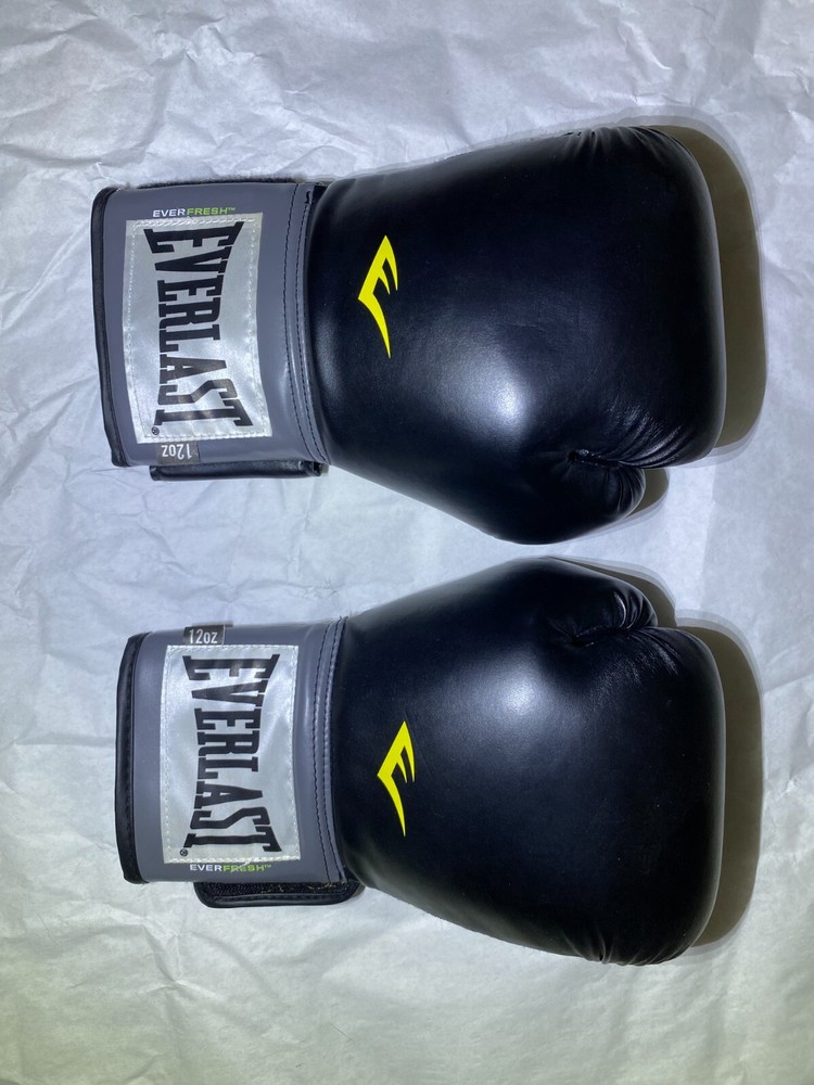 Everlast Everfresh 12oz Medium Black Boxing Gloves for Training