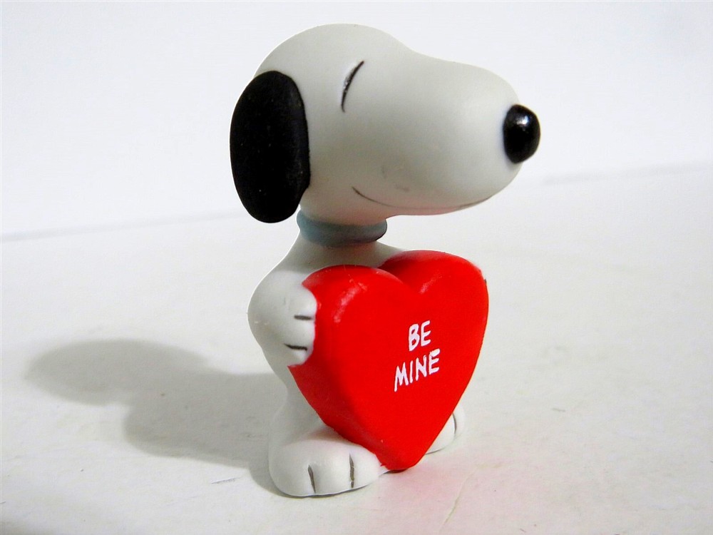 SNOOPY PEANUTS CHARLIE BROWN WILLITTS PORCELAIN SWEETHEARTS FIGURINE 1990 COLLECTIBLE