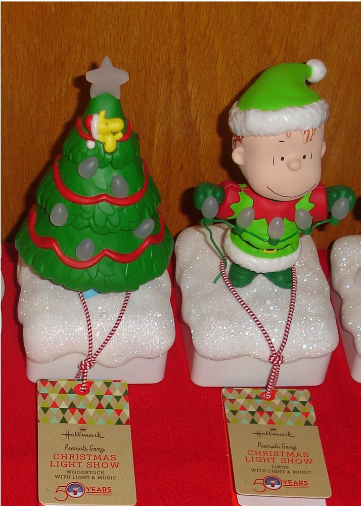 Hallmark Peanuts Gang Woodstock Tree Linus Christmas Light Show 2015 New