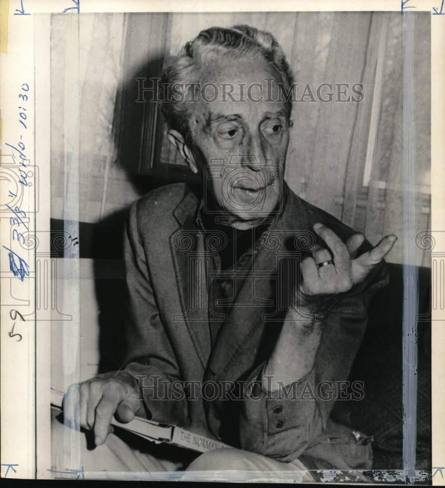 1969 Press Photo Illustrator Norman Rockwell interviewed, Stockbridge, MA