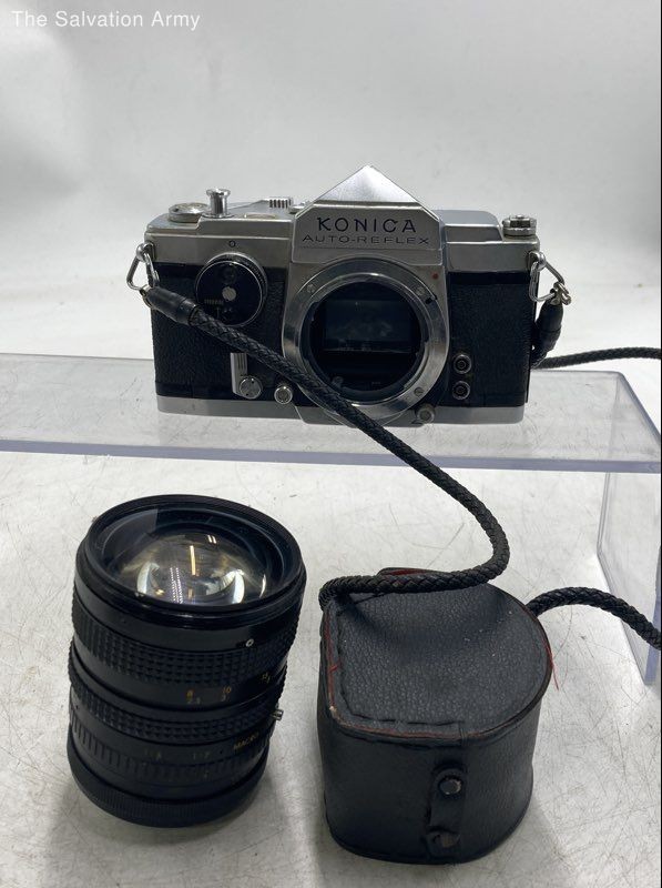 Konica Auto-Reflex Silver Black 35mm SLR Film Camera With Lens & Case