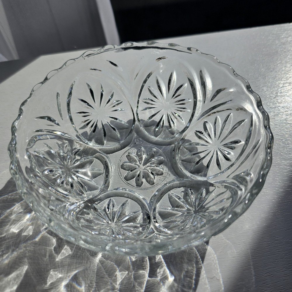 Vintage Anchor Hocking Medallion 4.5 Inch Glass Fruit Bowl