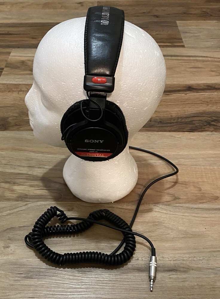 Sony MDR-V6 Studio Monitor Dynamic Stereo Headphones - Needs New Earpads Working