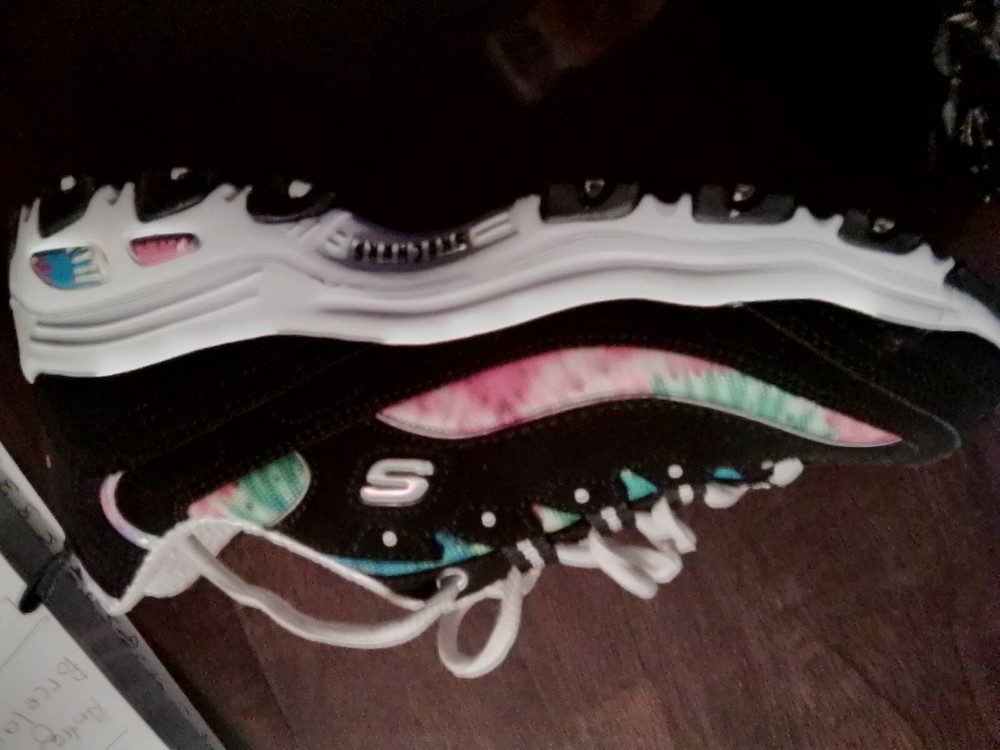 Sketchers Women’s D’Lites Summer Fiesta Athletic Sneakers Women's Size 7