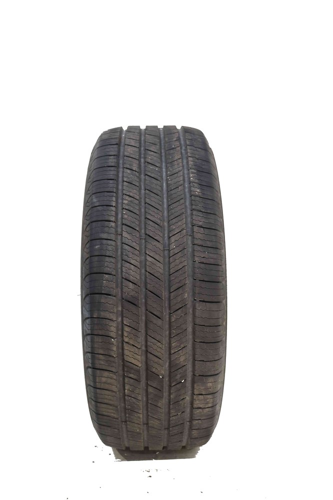 P225/55R17 Michelin Defender T+H 97 H Used 8/32nds