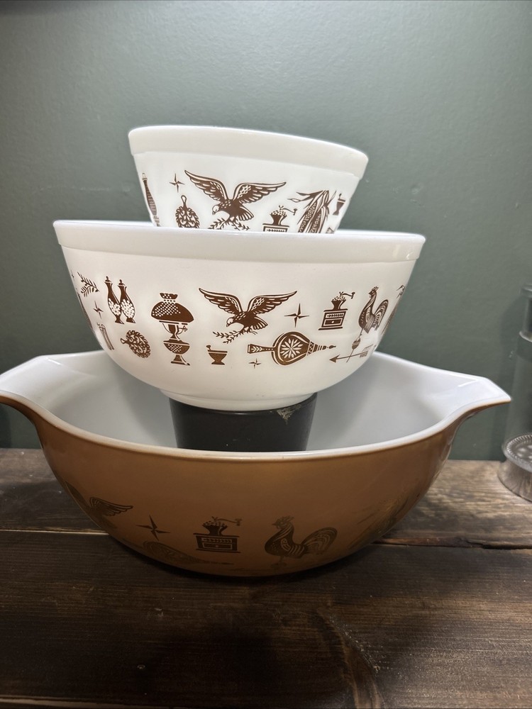 Vintage Pyrex Cinderella Mixing Bowls Set of 3 in Early American Brown & White