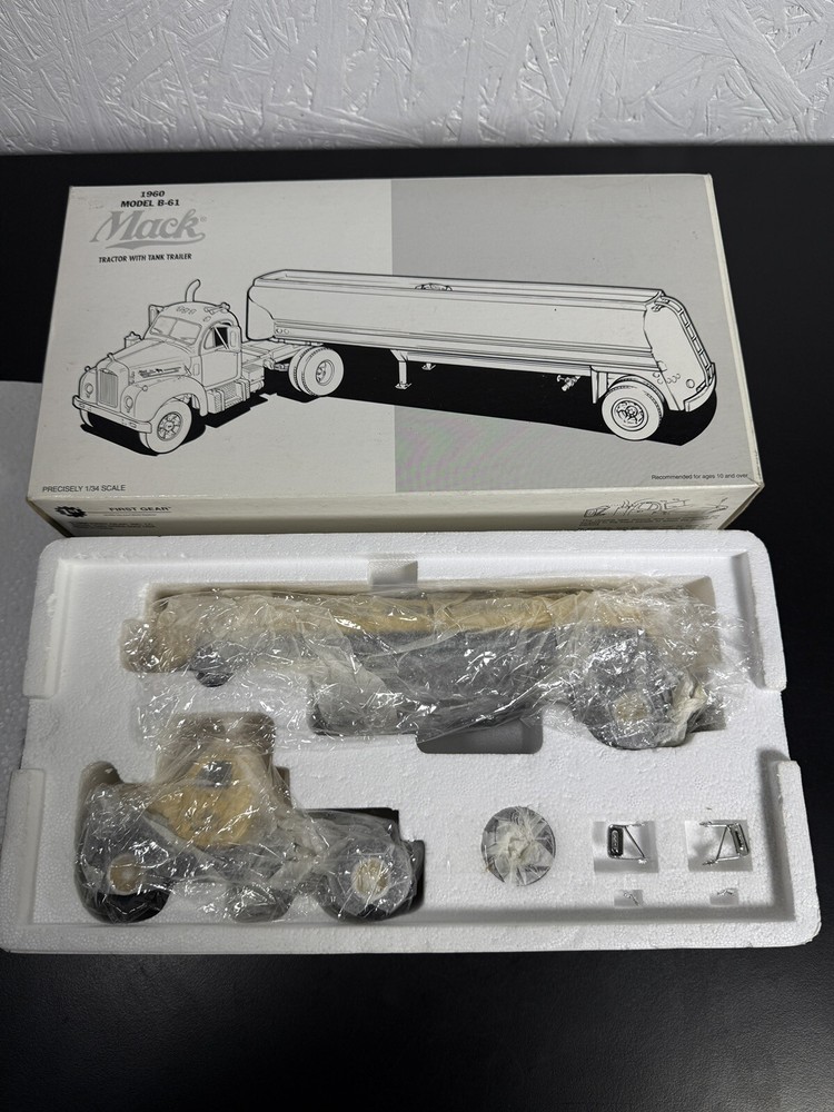 First Gear 1960 model B-61 Mack Tanker Valley Asphalt 1.34 scale NIB 19-1988