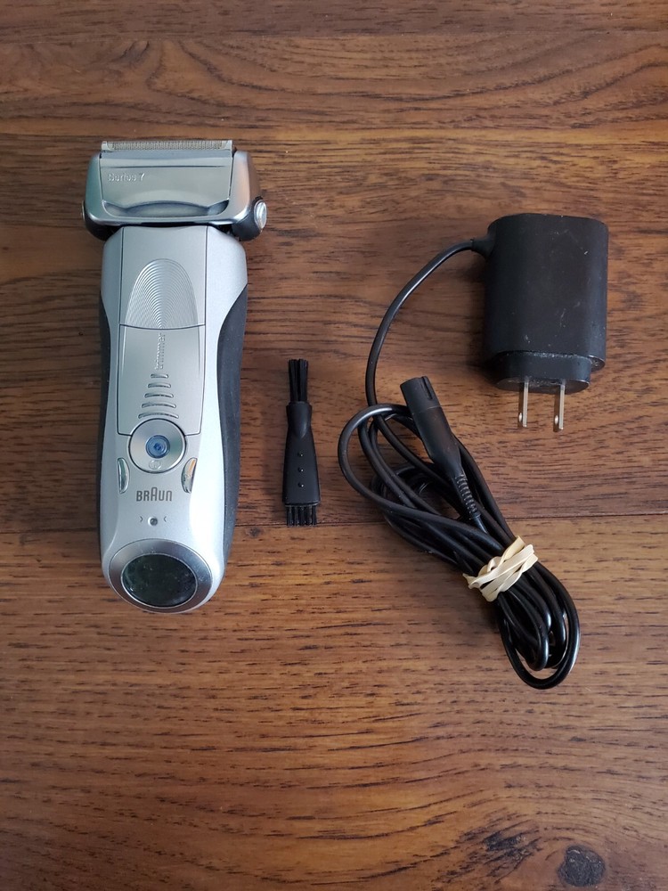 BRAUN Series 7 5692 Cordless Razor Shaver With Charger