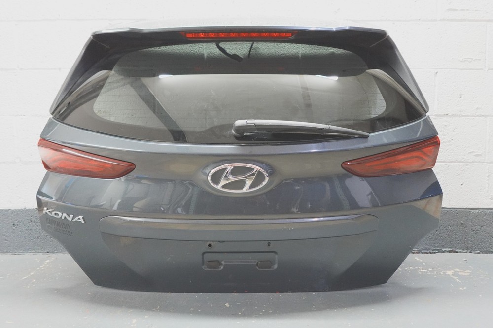 2018-2023 HYUNDAI KONA REAR LIFTGATE TAILGATE LID (OEM) COMPLETE W/CAMERA MANUAL