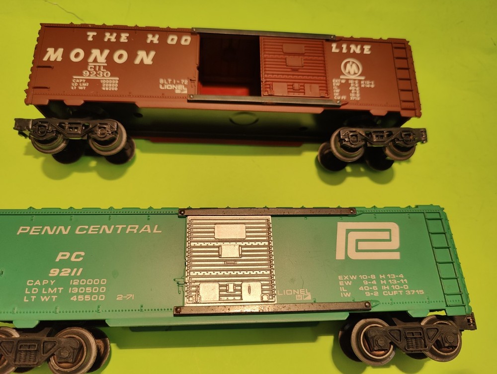 Lionel 9230 Monnan and 9211 Box Cars 2-Pack Bundle