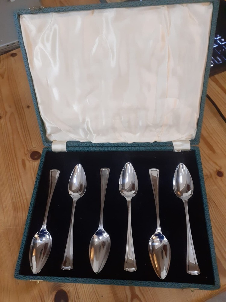 Vintage 6-piece chrome plated teaspoon boxed set