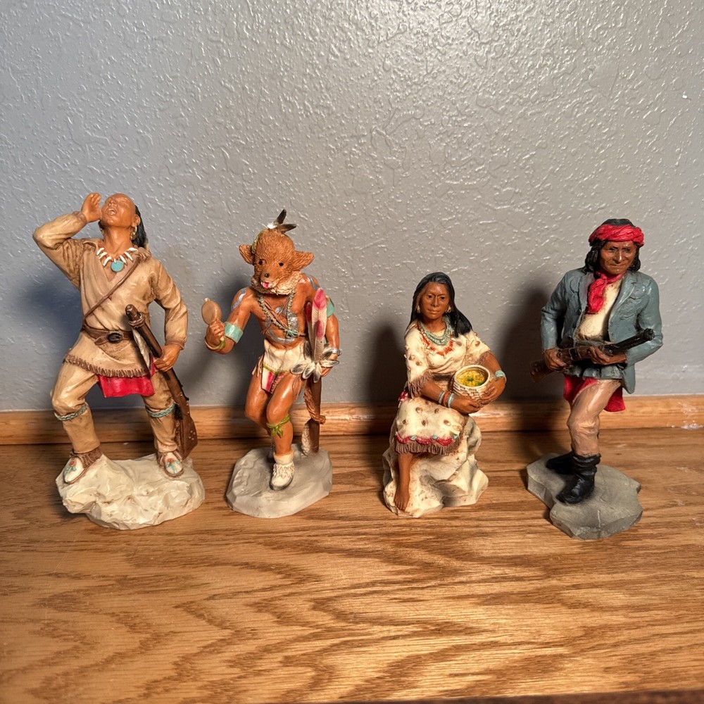 4 VTG Native American Figurines Castagna Made in Italy (one Damage Feather)