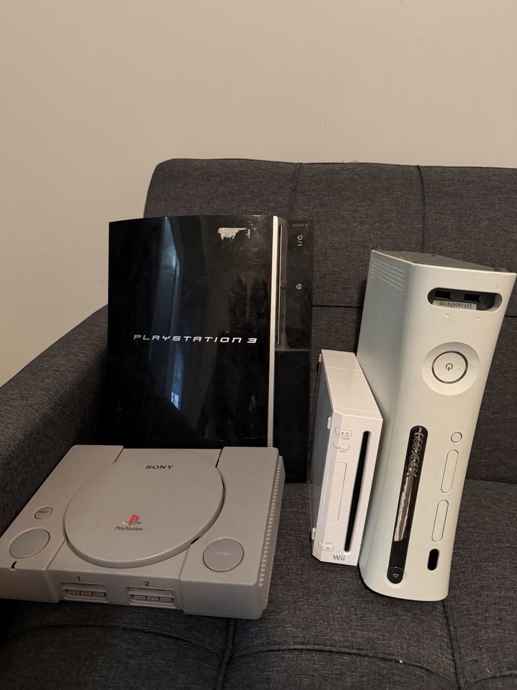 Retro Gaming Console lot For Parts  PS3, PS1, Xbox 360, Nintendo Wii. Not Tested