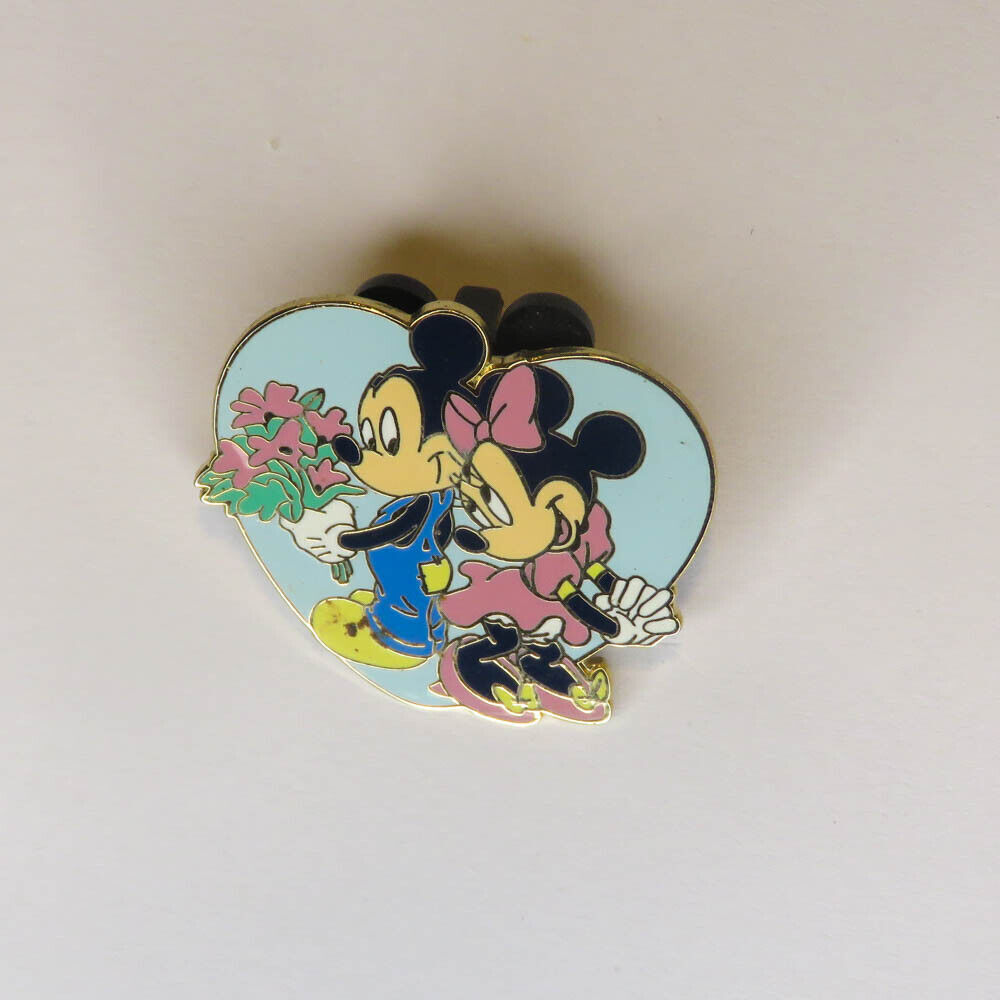 Disney   Sweetheart Hearts #1  Cast Lanyard  2 Pin