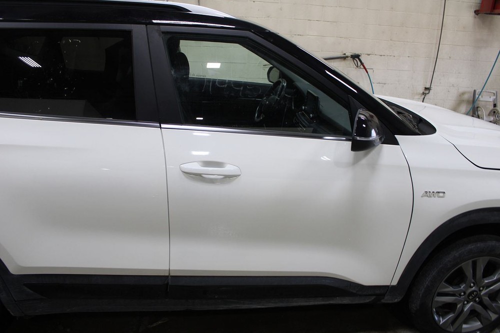 21 Kia Seltos SEL Front Door Black Belt Tint Glass Moulding 2956340