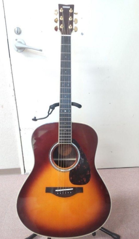 Yamaha LL6 Acoustic Guitar with Durable Acoustic Case for Optimal Protection and Portability