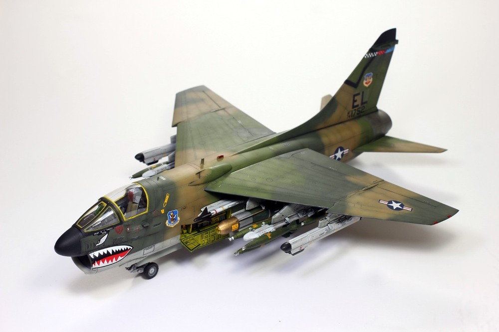 PreSale 1:48 ProBuilt Model USAF A-7D Corsair II Vietnam war-image