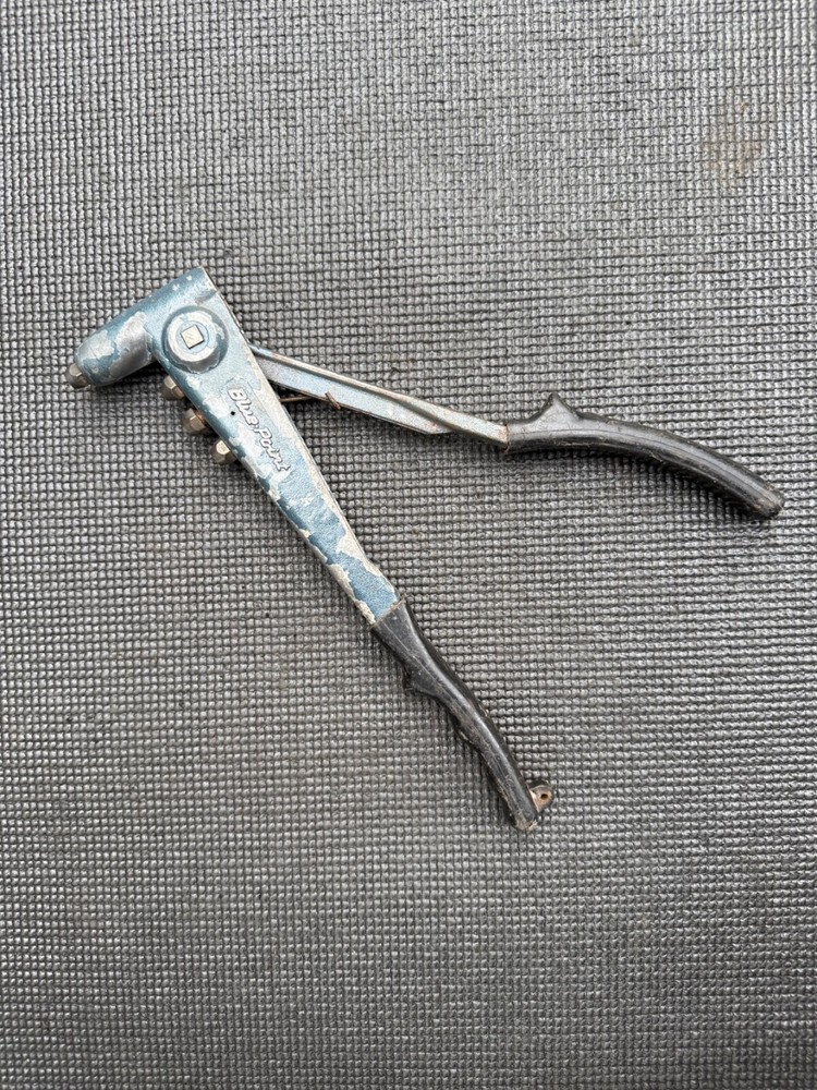 VINTAGE BLUE POINT RIVET GUN