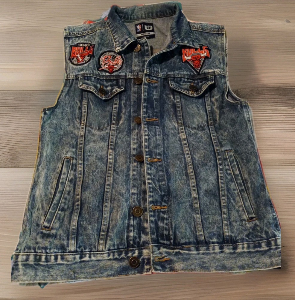 Chicago Bulls Bleached Denim Vest Jacket Patches World Tour Medium Retro
