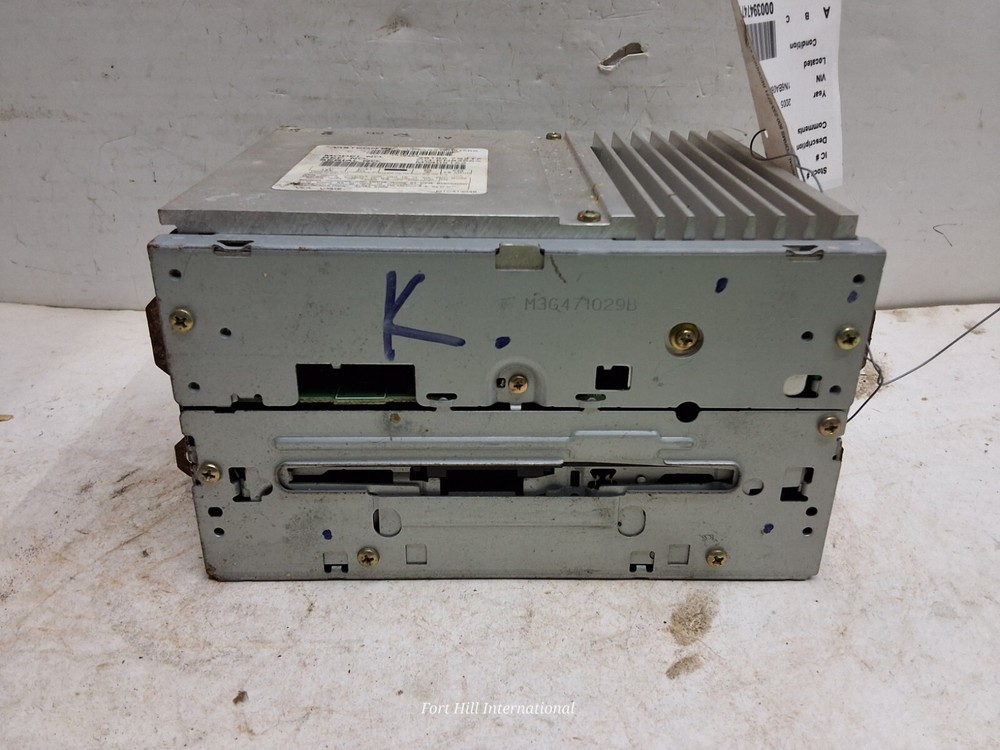 04 05 Nissan Titan AM/FM 6 disc CD radio receiver OEM 28185 7S217