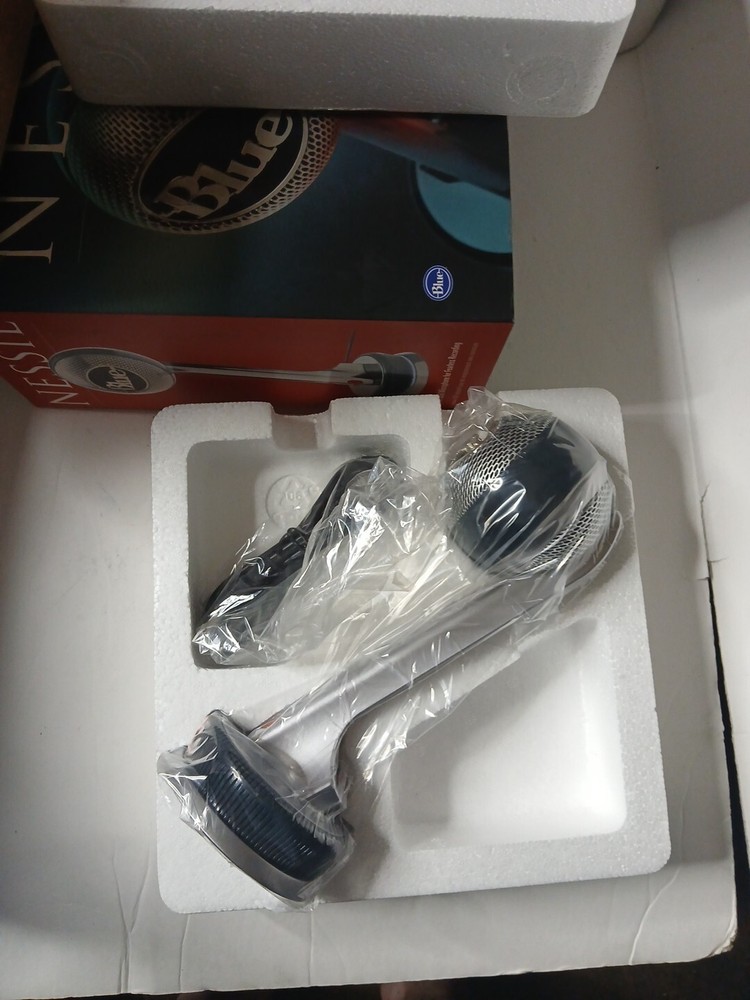 Blue Microphones Nessie Dynamic Cable Professional Microphone