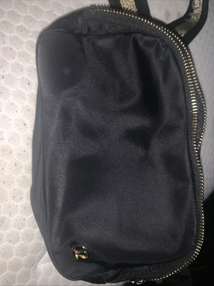 Lululemon Black Belt Bag Preowned