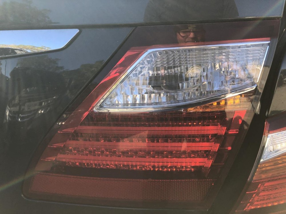 Lexus LS460 Right Tail Light Passenger Side Decklid Mount 2010-2012 OEM 906137