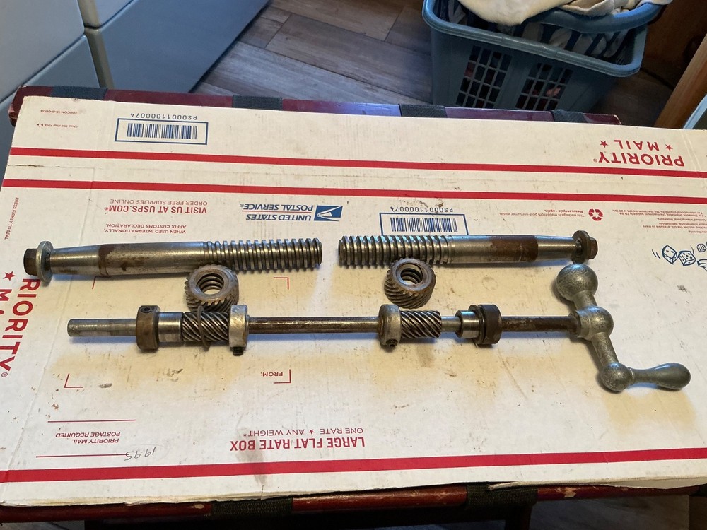 Delta Milwuakee Homecraft  Table Saw Elevation Screw        SS #. 52-3477