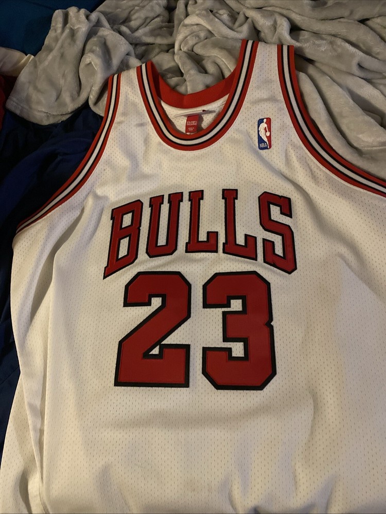 Custom Sports Jerseys & Team Apparel