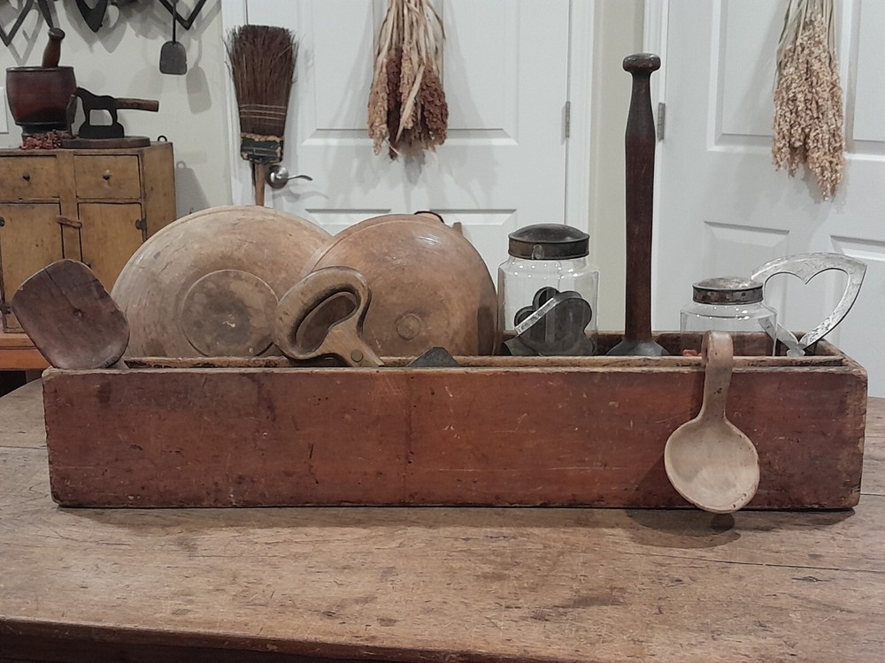 OLD ANTIQUE WOODEN DOVETAILED TABLE BOX~WORN OLD RED PAINT~AAFA~EARLY FARMHOUSE