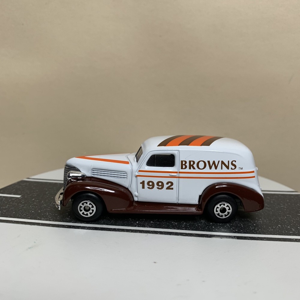 1992 Matchbox Team Collectibles NFL Cleveland Browns ‘39 Chevy Sedan Panel NM