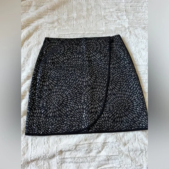 LOFT Women’s Black Patterned Mini Skirt Size 4