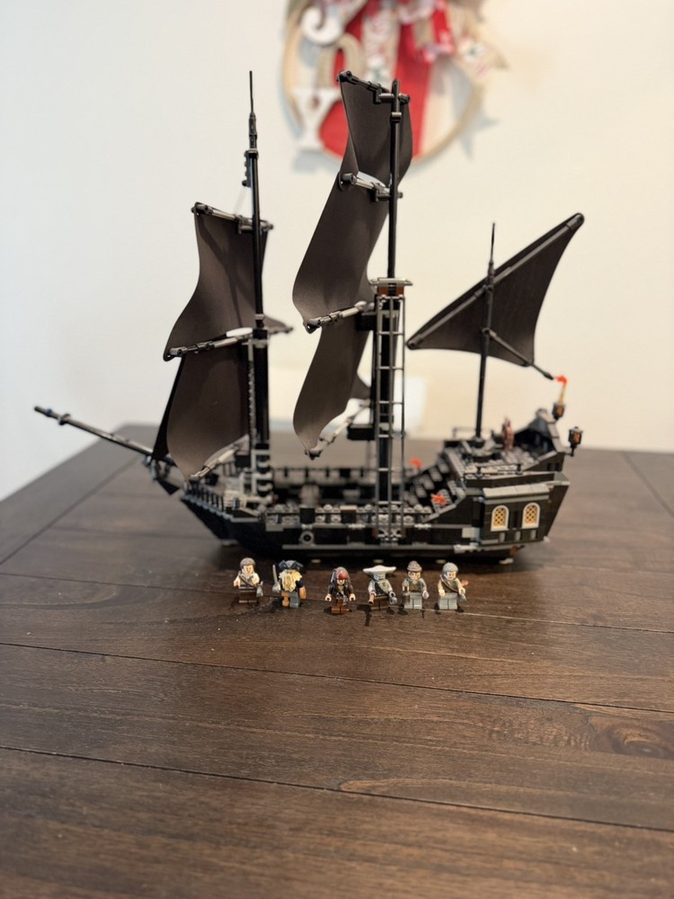 Lego Pirates Of The Caribbean 4184 The Black Pearl FREE SHIPPING READ DESCRIPTI