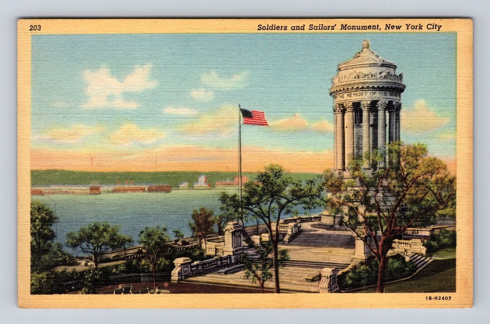 New York City NY, Soldiers & Sailors Monument, Vintage Souvenir Postcard