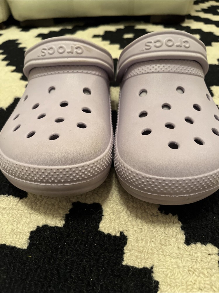 Crocs Womens Purple Clogs Slippers Size 6 Comfortable Lightweight