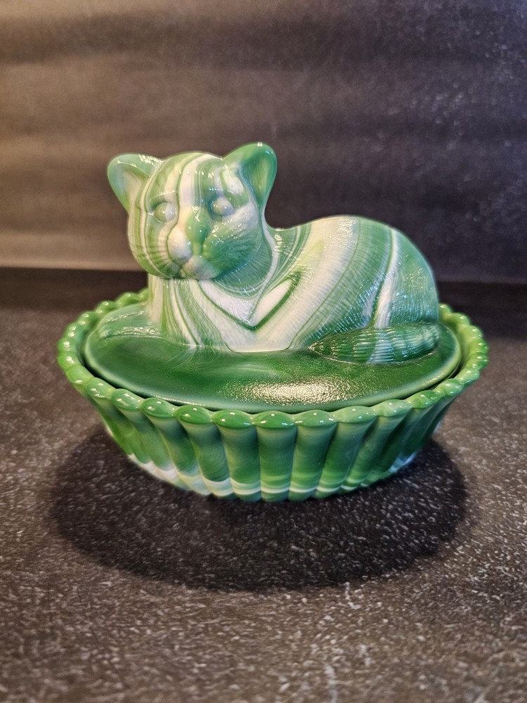 Rare Westmoreland Green/White Slag Glass Cat on Nest Figurine