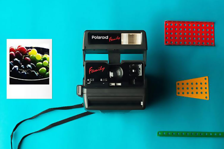 Polaroid Vintage Instant Film Camera for Family Photos 90s Style