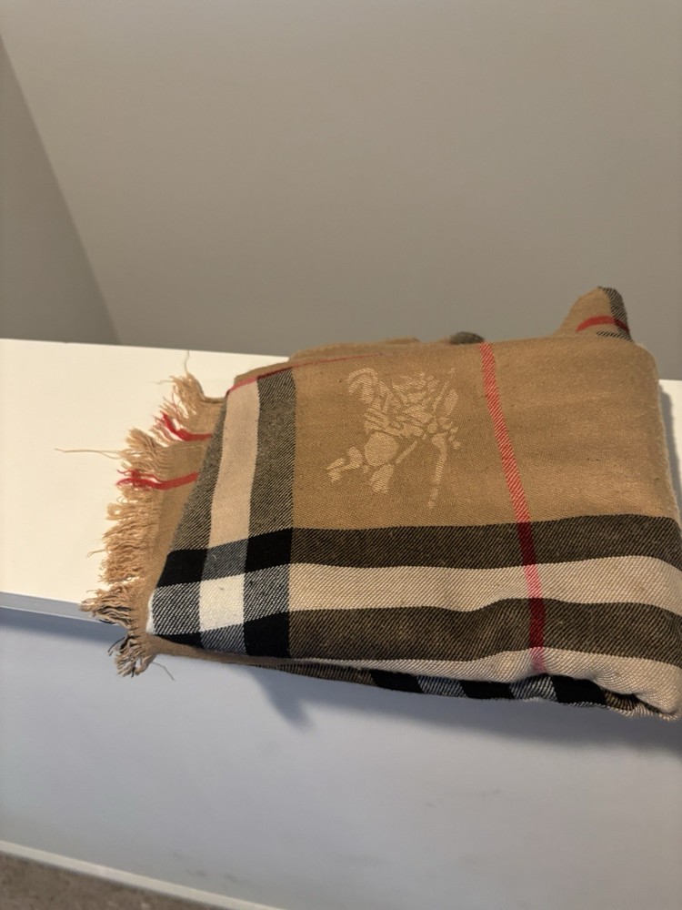 Luxurious BURBERRY 100% Cashmere 68x56 Pashmina Scarf Wrap