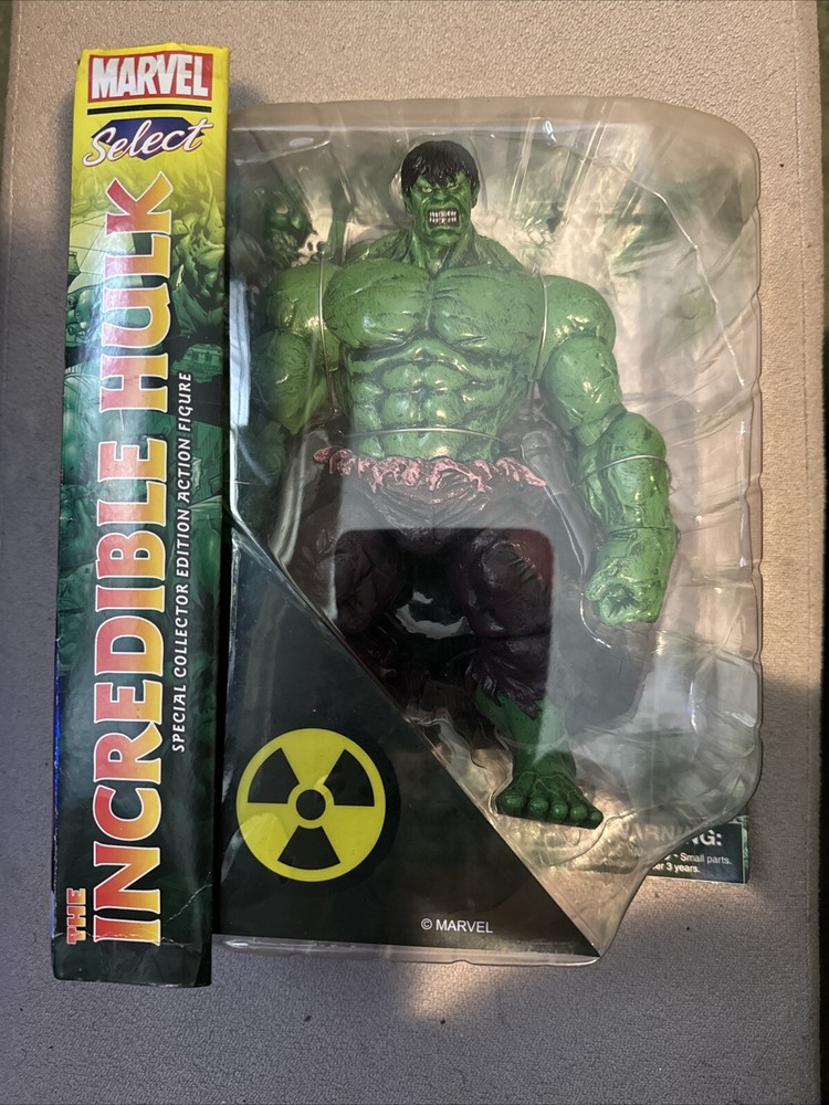 Diamond Select Marvel Comics The Incredible Hulk Collector Action Figure