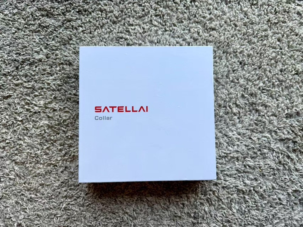 SATELLAI Smart GPS Dog Collar & Fence in Candy Apple Red